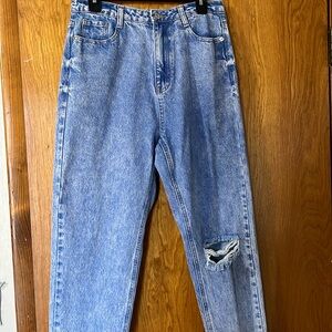 Misguided High Rise Mom Jeans 
Size US 8